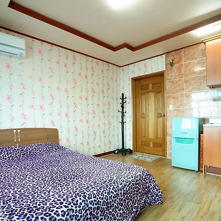 Family Pension Seogwipo Dış mekan fotoğraf